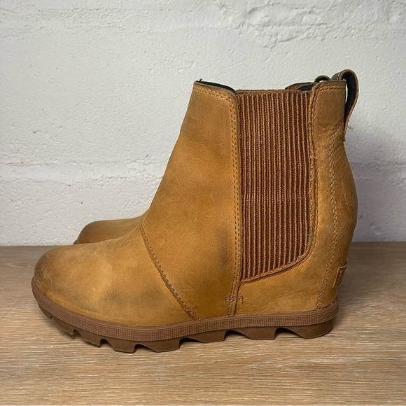 SOREL | Joan of Artic Wedge II Chelsea Boot | Camel Brown | Size 6.5 - Picture 4 of 9